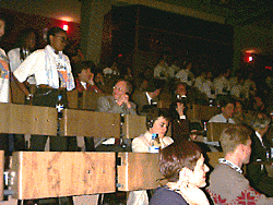 Uczniowie z midzynarodowego liceum w Ferney-Voltaire na
 konferencji 'Dni Swiatowej Pajeczyny WWW'