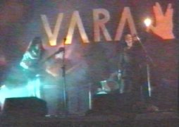  Vara during a show