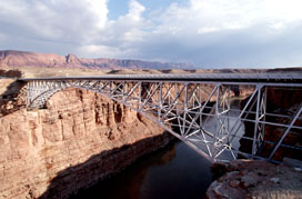 Most nad rzek
Colorado